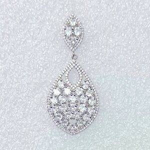 Elegant Silver Teardrop Necklace